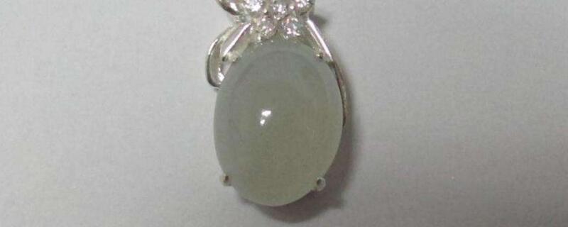 新开的翡翠手镯护理