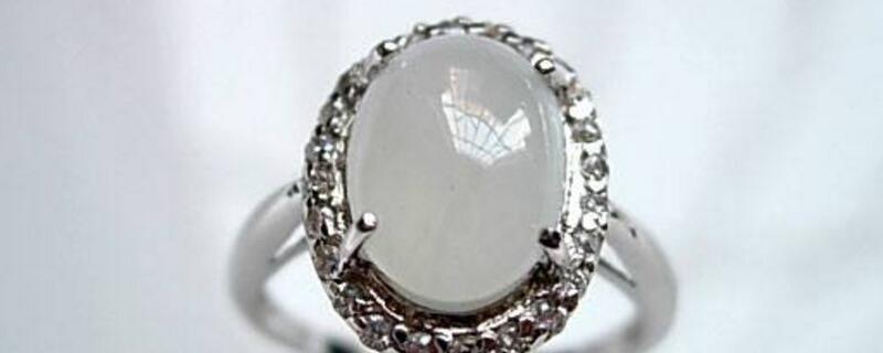 翡翠手镯能和绿幽灵一起带吗